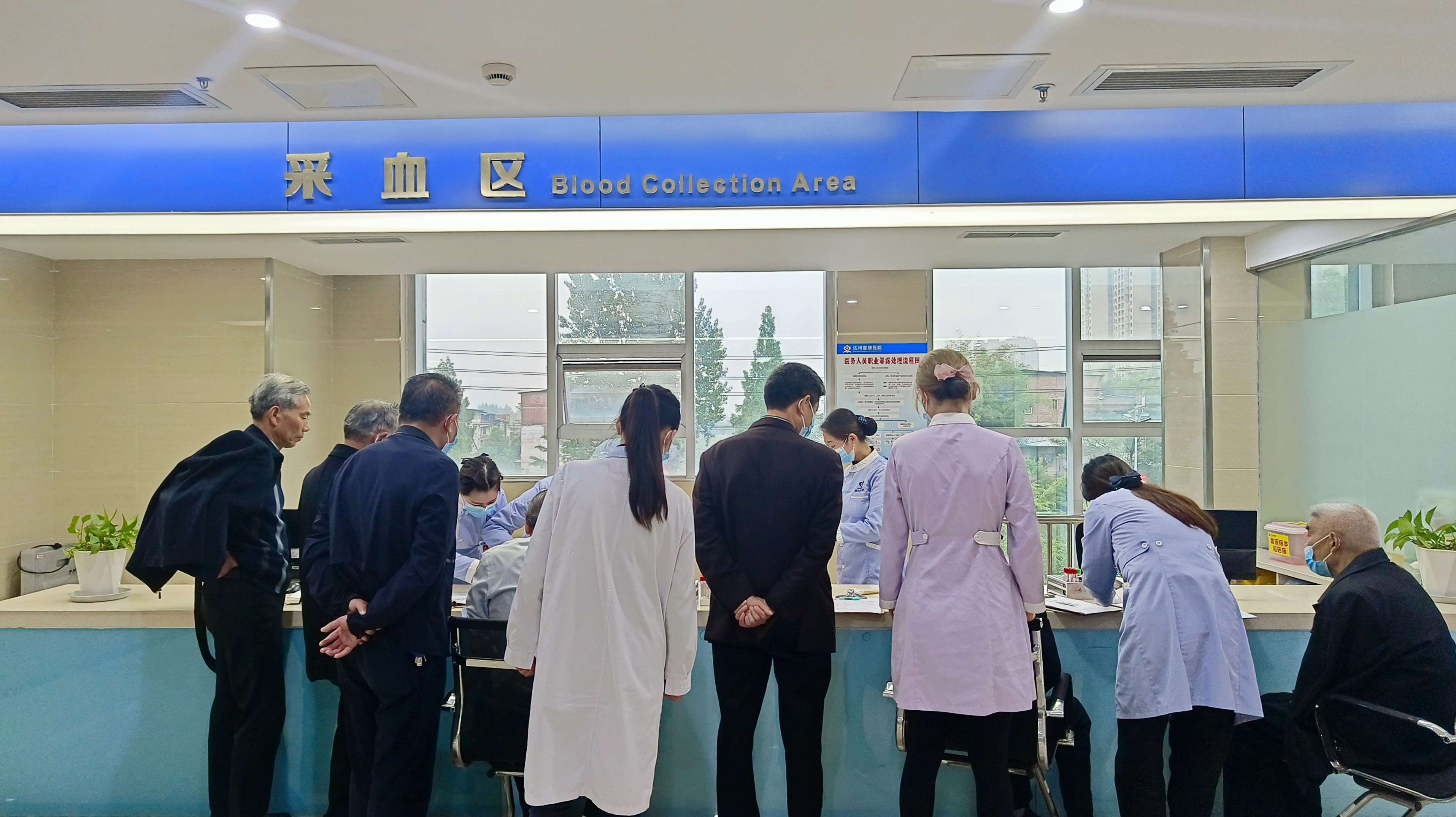 开江县委老干部局组织一百多名老干部来18款禁止免费视频进行2023年度健康体检